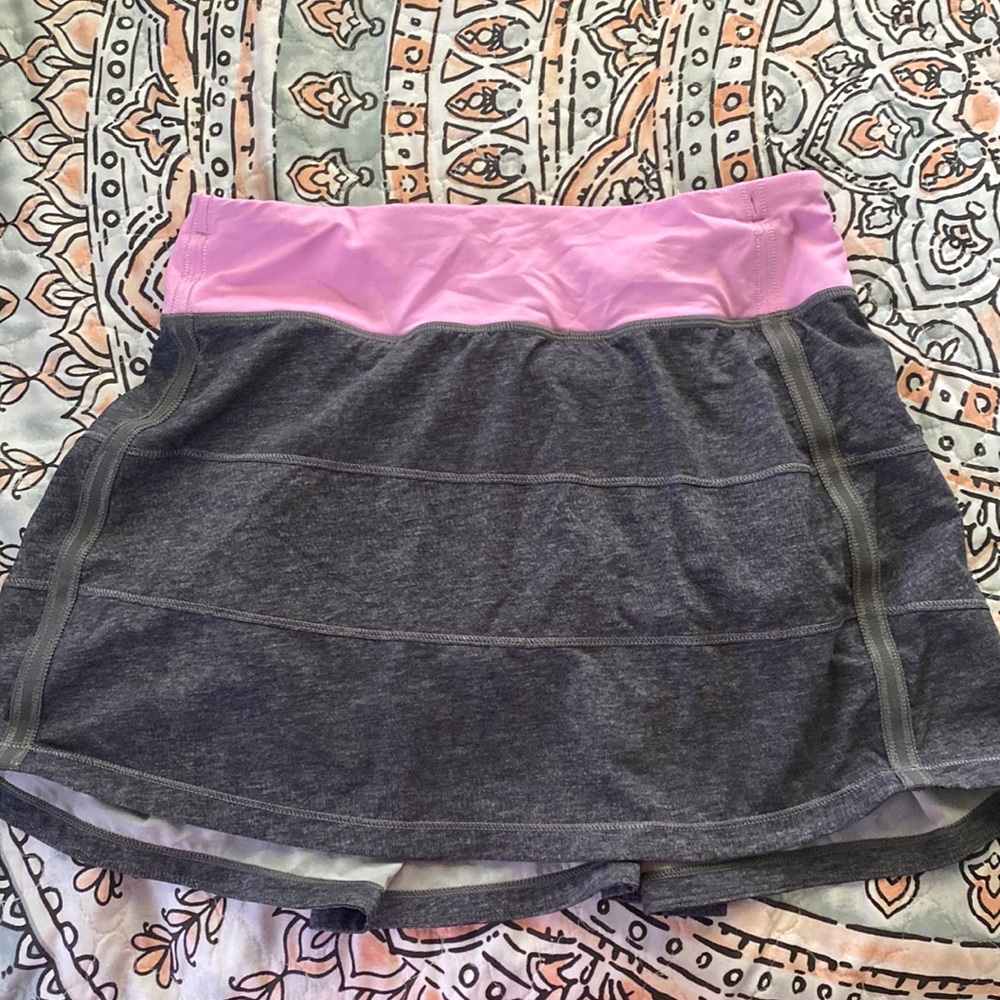 Size 4 tall older style lulu lemon tennis skirt!